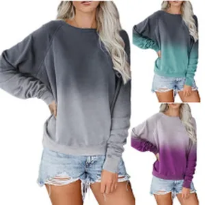 Detailansicht von drei Farbvarianten lässiger Damen-Sweatshirts mit Farbverlauf.