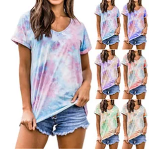 Detailansicht lässiges, lockeres V-Ausschnitt Tie-Dye Kurzarm-T-Shirt in mehreren Farben
