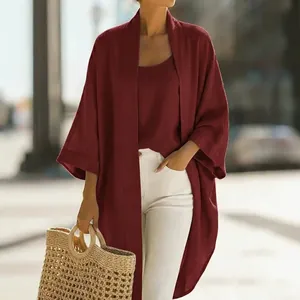 Damen-Set aus burgunderfarbenem Leinen: Strickjacke und Top in lässiger Passform