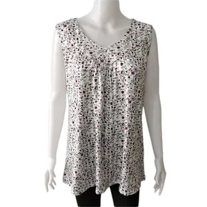 Gedetailleerd overzicht van mouwloze damesblouse met V-hals en bloemenprint zomer