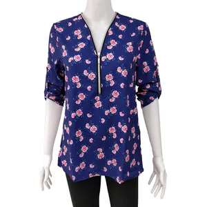 Elegante blaue Damen-Floralbluse mit V-Ausschnitt Reißverschluss und Rosenmuster