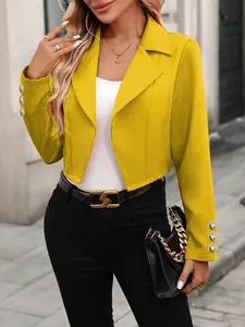 Chic blazer court jaune pour femme avec col à revers et boutons sur les manches