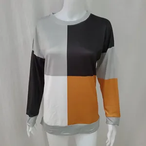 Vista detallada de la sudadera de cuello redondo color block para mujer de manga larga