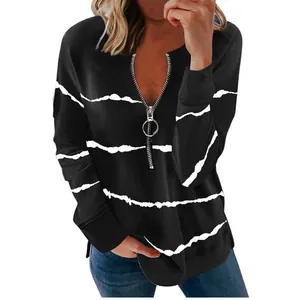 Detailansicht des schwarzen gestreiften Damen-Sweatshirts mit V-Ausschnitt und Reißverschluss
