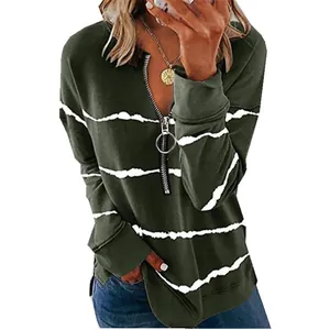 Detailansicht Damen Sweatshirt Olivgrün Gestreift V-Ausschnitt Ringreißverschluss