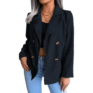 Detailansicht eines dunkelblauen Cord-Blazers für Damen mit strukturiertem Stoff