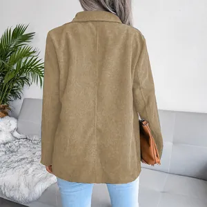 Detaillierte Rückansicht eines khakifarbenen Cord-Freizeitblazers für modebewusste Damen