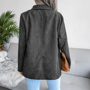 Rückansicht eines dunkelgrauen Cord-Blazers mit feiner Rippenstruktur für Damen