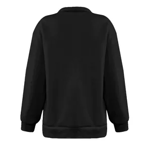 Vista posteriore di una felpa nera a maniche lunghe da donna in stile minimalista e tinta unita