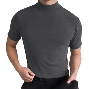 Dettaglio della maglietta da uomo slim fit con lupetto a maniche corte grigio scuro