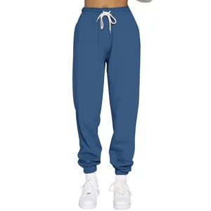 Detailansicht der blauen Damen-Jogginghose mit Fleecefutter und elastischem Bund.