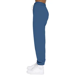 Seitenprofil einer blauen Damen-Winter-Jogginghose mit Fleece-Futter und elastischen Bündchen