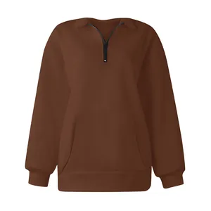 Comoda felpa marrone da donna con mezza zip, ampia tasca frontale e polsini a costine