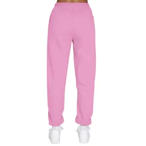 Detaillierte Rückansicht einer rosa gefütterten Jogginghose mit elastischem Bund