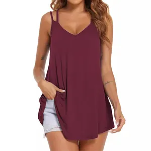 Elegante camiseta de tirantes burdeos con cuello en V y tirantes dobles para mujer