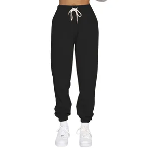 Gefütterte Damen-Jogginghose in Schwarz mit elastischem Bund und weißem Tunnelzug-Detail