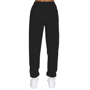 Rückansicht einer locker sitzenden schwarzen Damen-Fleecehose mit einem Gummizugsaum