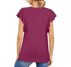 Vista trasera de camiseta de manga corta para mujer con elegantes volantes magenta