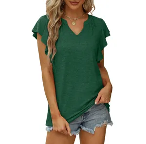 Vista detallada de la camiseta de verano para mujer verde oscuro con cuello en V y volantes