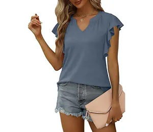 Vista detallada de camiseta de verano para mujer con cuello en V y mangas con volantes