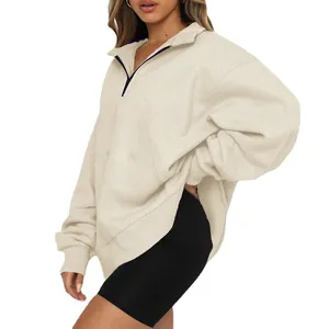 Felpa oversize da donna con mezza zip e tasche a maniche lunghe color beige crema