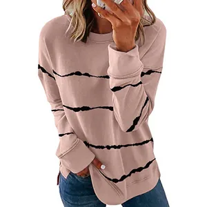 Sweat-shirt femme col rond rose poudré avec imprimé à rayures horizontales noires
