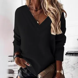 Sudadera negra elegante de manga larga para mujer con cuello en V multicapa