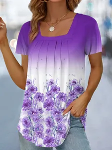 T-shirt plissettata sfumata viola con stampa floreale di fiordalisi e farfalle