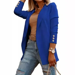 Elegante blazer de mujer azul real con puños de botones dorados y frente abierto