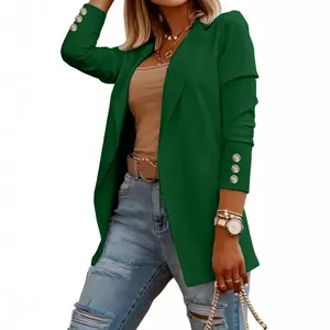 Elegante blazer de mujer verde oscuro de manga larga con detalles de botones dorados
