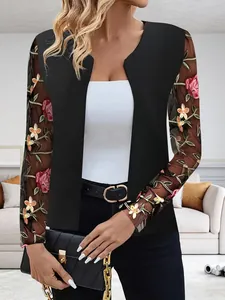 Elegante zwarte damesblazer met kanten mouwen voorzien van rode rozenborduurwerk