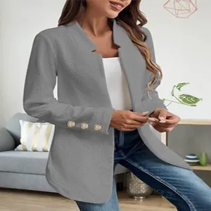 Elegante grijze getextureerde blazer voor dames met decoratieve gouden mouwknopen
