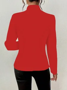 Rückansicht einer professionellen roten Blazerjacke für Damen mit eleganter Passform
