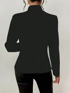 Rückenansicht eines eleganten schwarzen, schmal geschnittenen Blazers für Damen