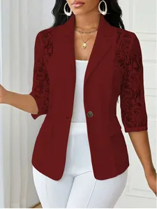 Blazer bordeaux élégant pour femme avec manches en dentelle patchwork et col à revers classique
