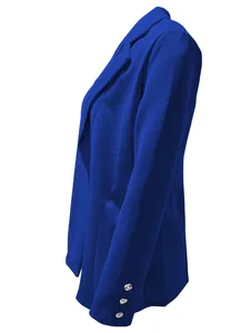 Zijaanzicht van een koningsblauwe damesblazer met decoratieve zilveren knopen
