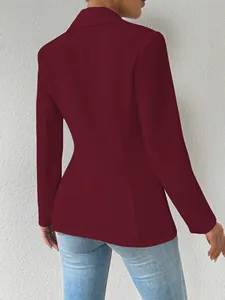 Achteraanzicht van een bordeauxrode slim-fit blazer met lange mouwen en rugdetails