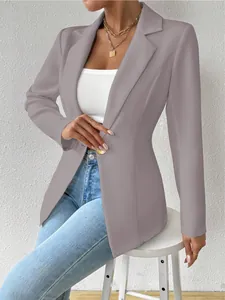 Elegante mauve blazer met lange mouwen en gouden knoop voor een professionele uitstraling