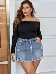 Plus size denim minirok met hoge taille, distressed details en gerafelde zoom