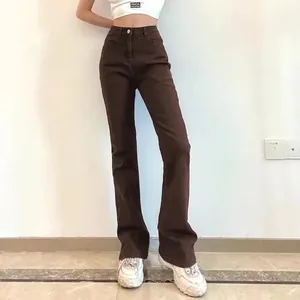Jean vintage marron à taille haute et micro-évasé pour femme avec coupe ajustée et ourlet brut