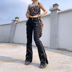 Stijlvolle zwarte flare broek met lage taille en stoere cargo-zakken details