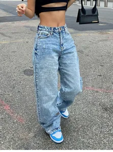 Vue détaillée d'un jean en denim à jambe large délavé flocon de neige pour femme style rue