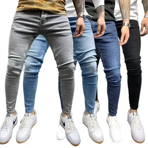 Präsentation von vier klassischen Farben für dehnbare Skinny-Herrenjeans in Passform
