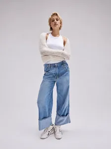 Jean délavé vintage taille moyenne à jambes larges avec revers large.
