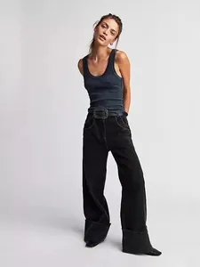 Jean en denim délavé vintage à taille mi-haute pour femme avec large ourlet retroussé