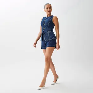 Elegante conjunto de mezclilla de dos piezas azul oscuro con chaleco y pantalones
