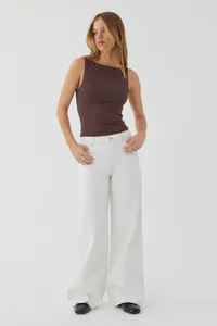 Jean denim blanc vintage à taille haute et jambes larges, coupe droite et drapé