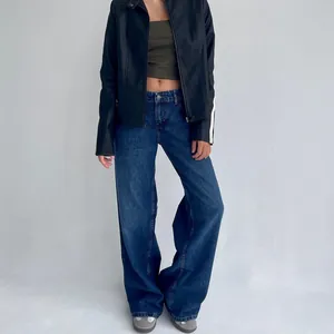 Jean rétro américain style à taille basse et jambe large pour femme en bleu délavé