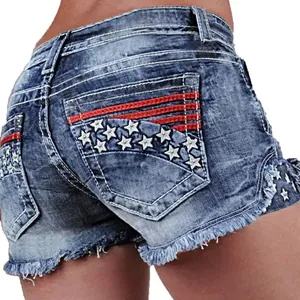 Pantalones cortos de mezclilla desgastados para mujer con bordado de estrellas