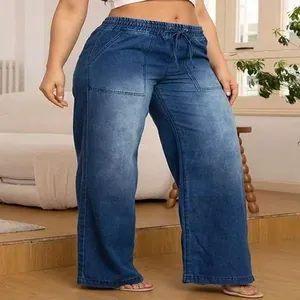 Vue détaillée d'un pantalon en denim à jambes larges pour femmes avec cordon de serrage